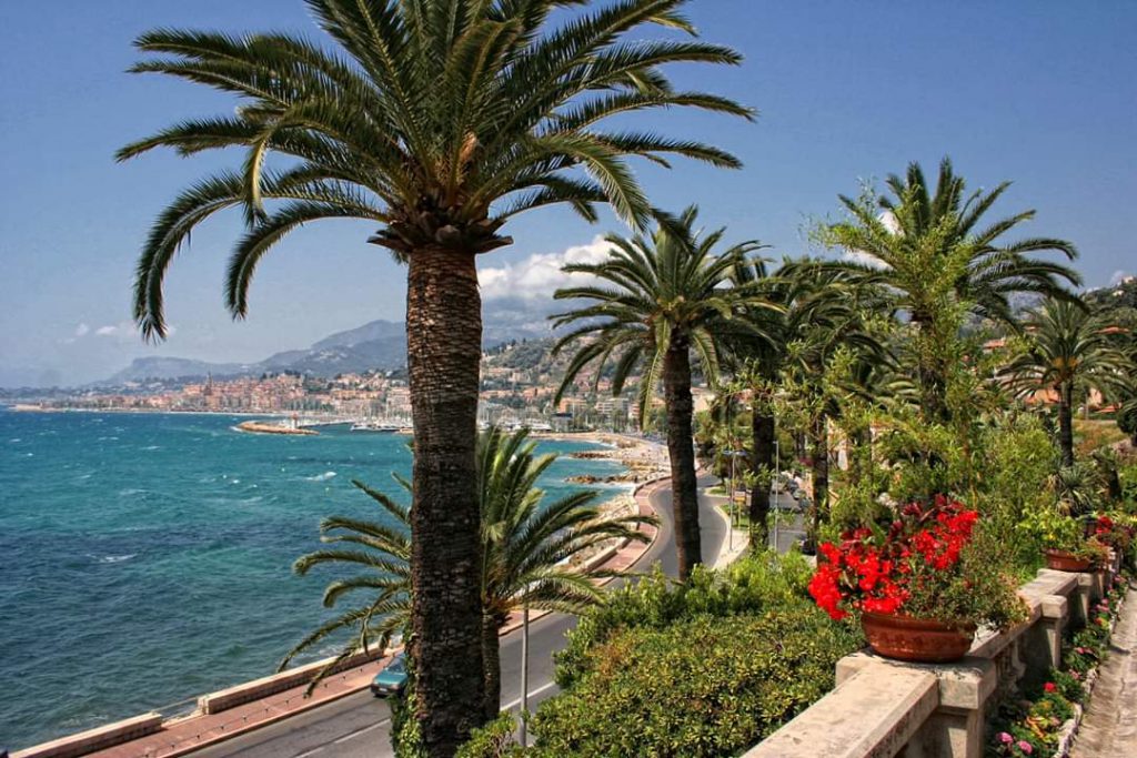 Private tour guide : Cannes Nice Antibes Saint Tropez Saint Paul Vence Menton (legal notice coach guide nice cannes Monaco)